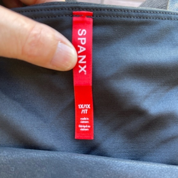Spanx Faux Leather Black Leggings Size 1X - Picture 6 of 6
